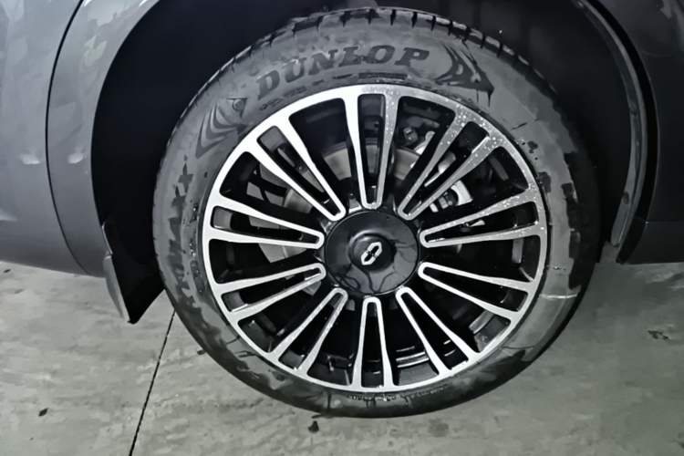 Used Hima AITO M7 2024 1.5T Rear-Drive Plus Version 5 Seats Right Rear Wheel Hub