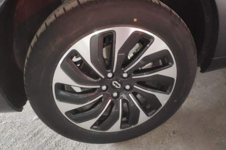 Used Hima AITO M7 2024 1.5T Rear-Drive Plus Version 5 Seats Right Rear Wheel Hub
