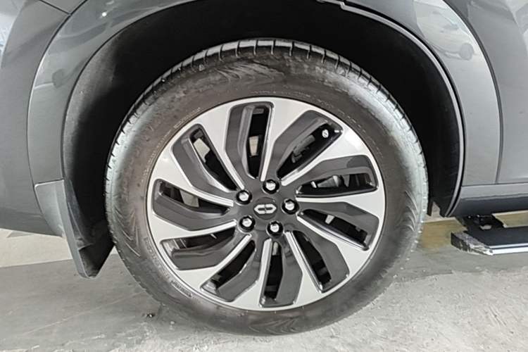 Used Hima AITO M7 2024 1.5T Rear-Drive Plus Version 5 Seats Right Rear Wheel Hub