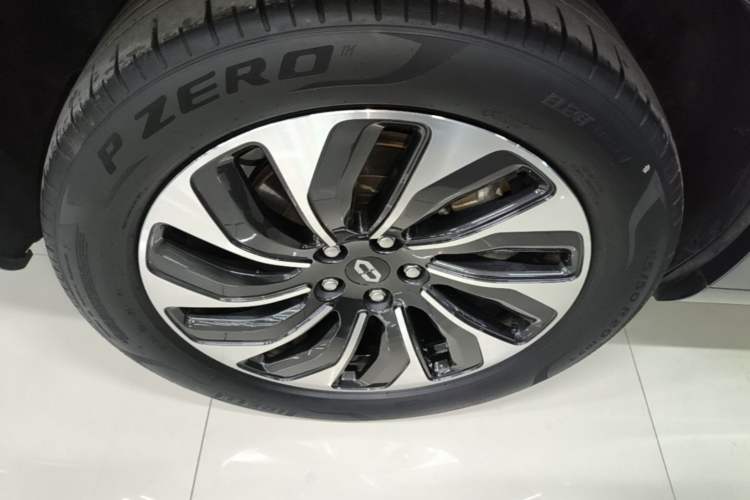 Used Hima AITO M7 2024 1.5T Rear-Drive Plus Version 5 Seats Right Rear Wheel Hub