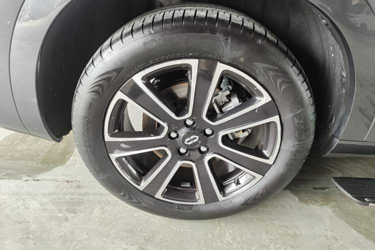 Used Hima AITO M7 2024 1.5T Intelligent Drive 4WD Ultra Version 5 Seats Right Rear Wheel Hub