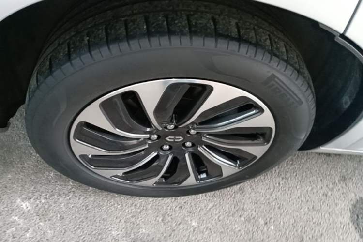 Used Hima AITO M7 2024 1.5T Rear-Drive Plus Version 5 Seats Right Rear Wheel Hub