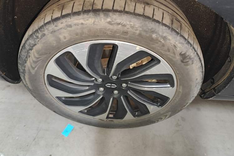 Used Hima AITO M7 2024 1.5T Rear-Drive Plus Version 5 Seats Right Rear Wheel Hub
