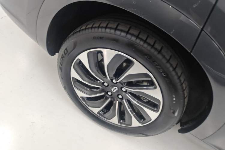 Used Hima AITO M7 2024 1.5T Intelligent Driving 4WD Max Edition 5 Seats Right Rear Wheel Hub