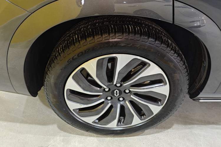 Used Hima AITO M7 2024 1.5T Intelligent Driving Rear-Drive Max Edition 5 Seats Right Rear Wheel Hub