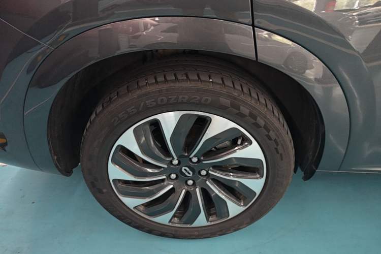 Used Hima AITO M7 2024 1.5T Rear-Drive Plus Version 5 Seats Right Rear Wheel Hub