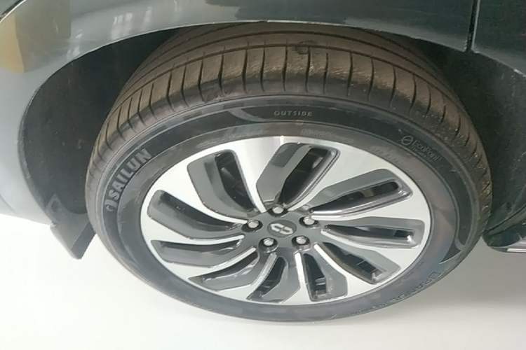 Used Hima AITO M7 2024 1.5T Intelligent Driving Rear-Drive Max Edition 5 Seats Right Rear Wheel Hub