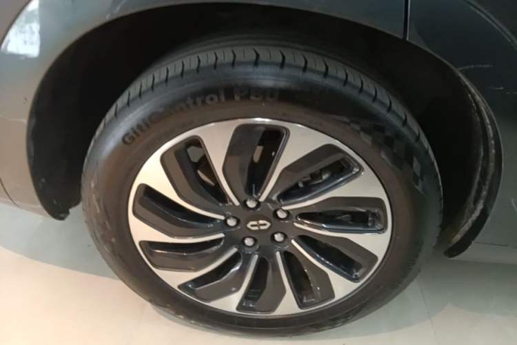 Used Hima AITO M7 2024 1.5T Intelligent Driving Rear-Drive Max Edition 5 Seats Right Rear Wheel Hub