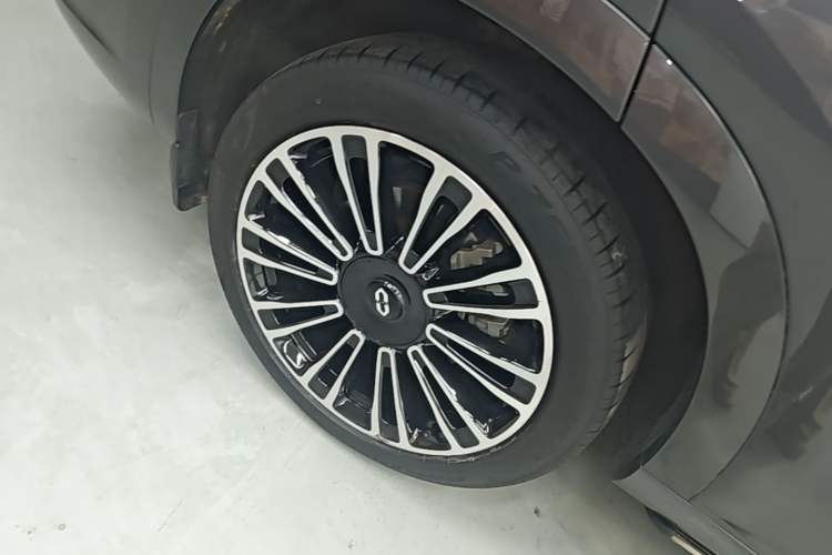Used Hima AITO M7 2024 1.5T Intelligent Driving 4WD Max Edition 5 Seats Right Rear Wheel Hub