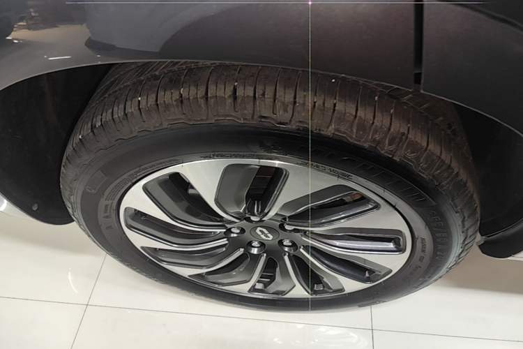 Used Hima AITO M7 2024 1.5T Intelligent Driving 4WD Max Edition 5 Seats Right Rear Wheel Hub
