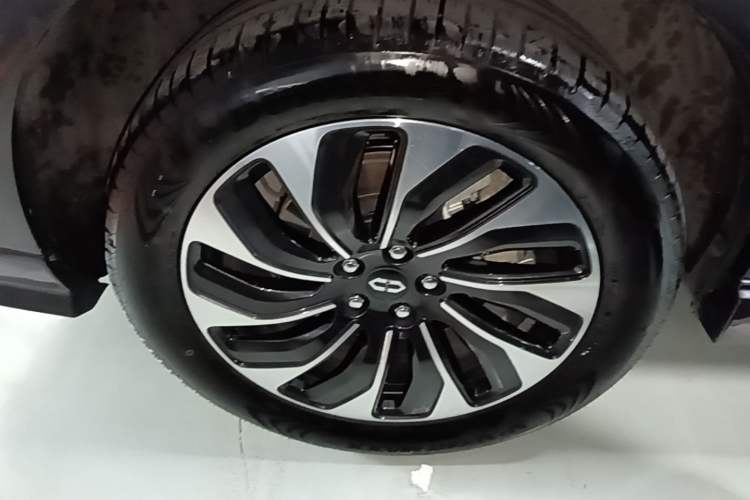Used Hima AITO M7 2024 1.5T Intelligent Driving Rear-Drive Max Edition 5 Seats Right Rear Wheel Hub