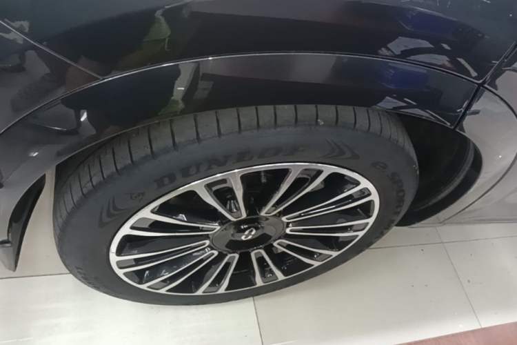 Used Hima AITO M7 2024 1.5T Intelligent Driving 4WD Max Edition 5 Seats Right Rear Wheel Hub