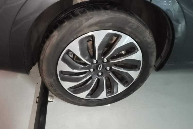 Used Hima AITO M7 2024 1.5T Intelligent Driving 4WD Max Edition 5 Seats Right Rear Wheel Hub
