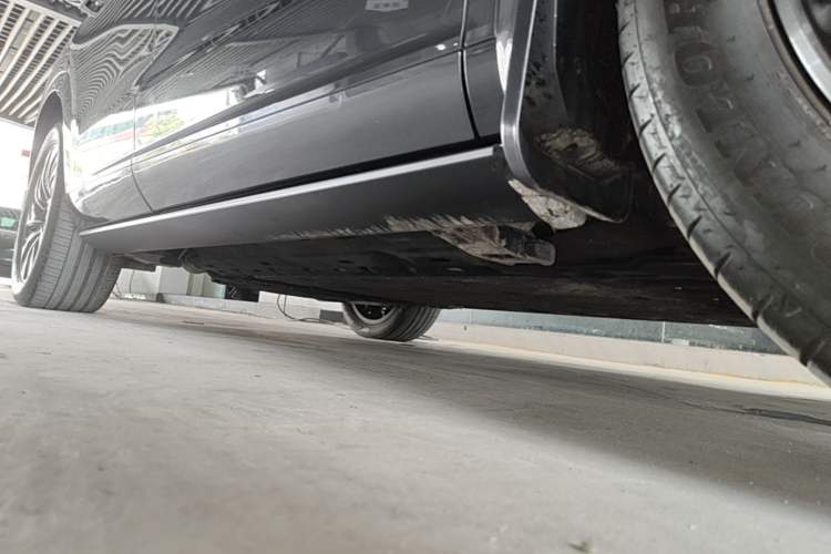 Used Hima AITO M7 2024 1.5T Rear-Drive Plus Version 5 Seats Right Side Sill