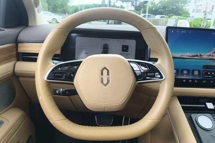 Used Hima AITO M7 2024 1.5T Rear-Drive Plus Version 5 Seats Steering Wheel
