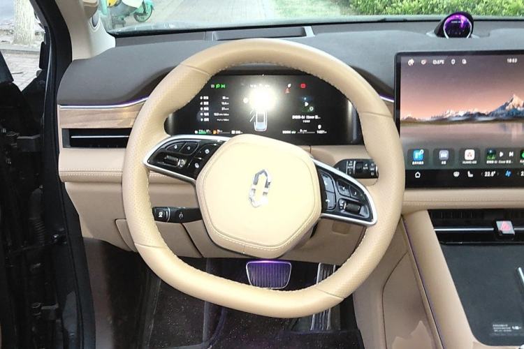 Used Hima AITO M7 2024 1.5T Intelligent Driving Rear-Drive Pro Version 5 Seats Ternary Lithium Battery Steering Wheel