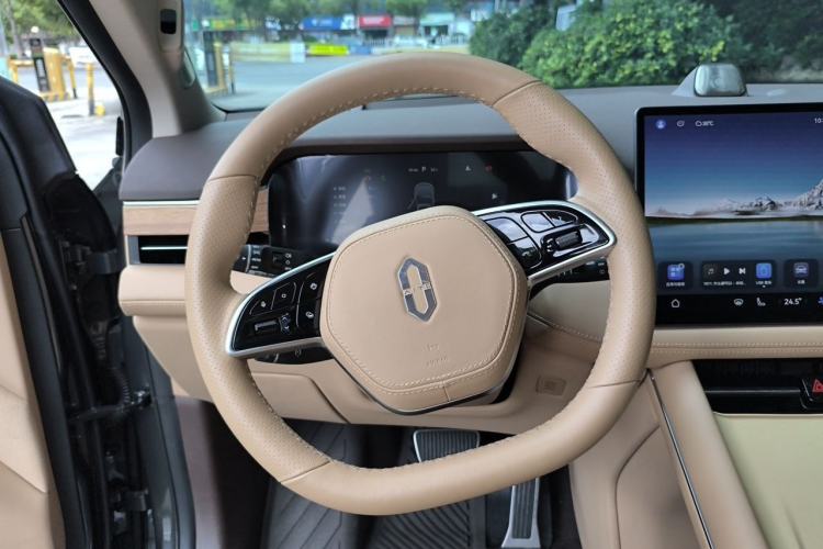 Used Hima AITO M7 2024 1.5T Intelligent Driving Rear-Drive Ultra Version 6 Seats Steering Wheel