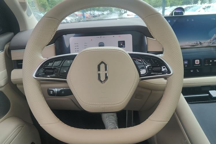 Used Hima AITO M7 2024 1.5T Intelligent Drive 4WD Ultra Version 5 Seats Steering Wheel