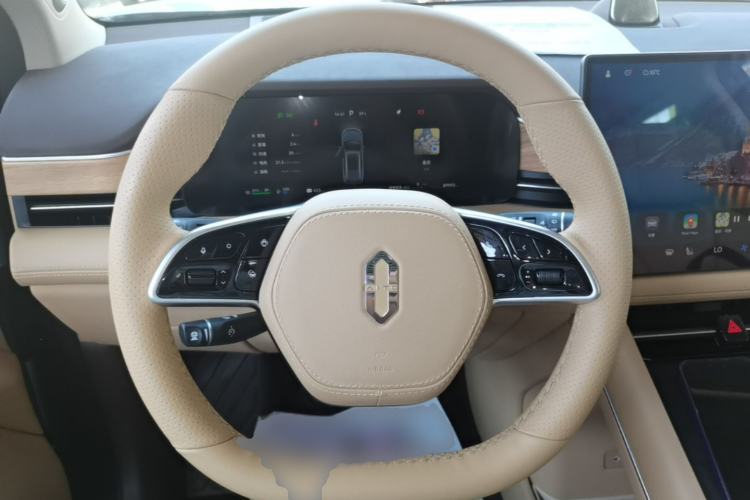 Used Hima AITO M7 2024 1.5T Rear-Drive Plus Version 5 Seats Steering Wheel