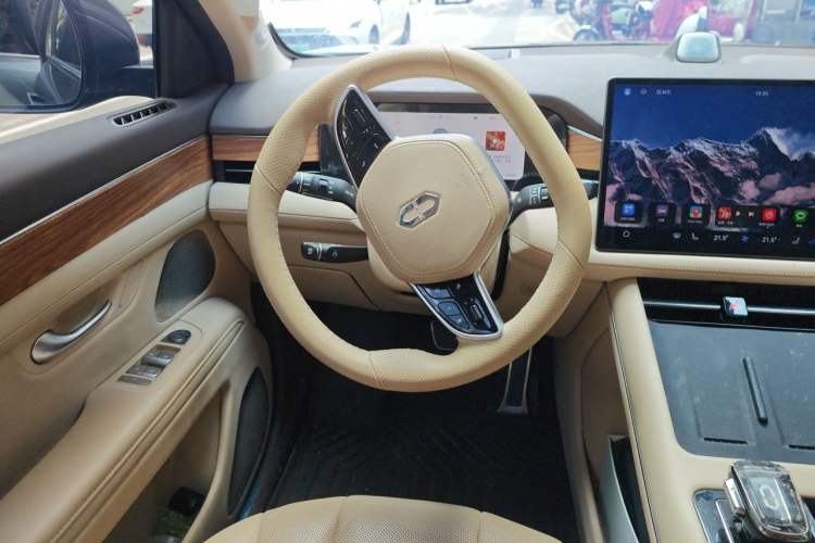 Used Hima AITO M7 2024 1.5T Rear-Drive Plus Version 5 Seats Steering Wheel