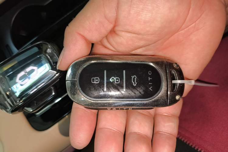Used Hima AITO M7 2024 1.5T Intelligent Driving Rear-Drive Pro Version 5 Seats Vehicle Key