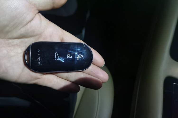 Used Hima AITO M7 2024 1.5T Intelligent Driving Rear-Drive Ultra Version 6 Seats Vehicle Key