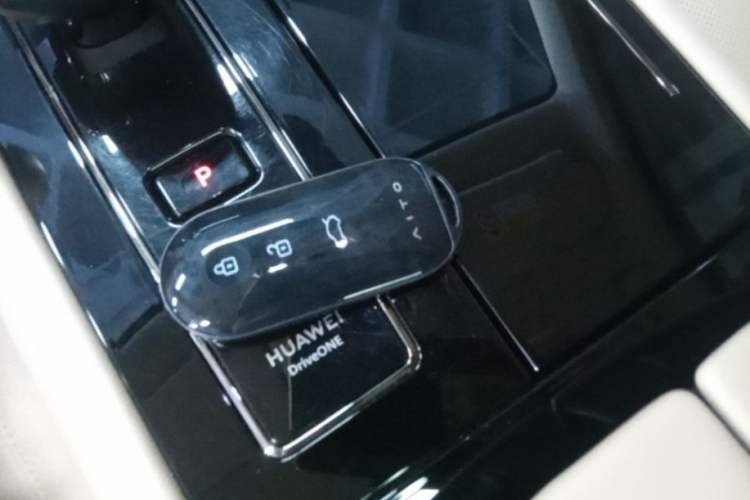 Used Hima AITO M7 2024 1.5T Intelligent Drive 4WD Ultra Version 5 Seats Vehicle Key