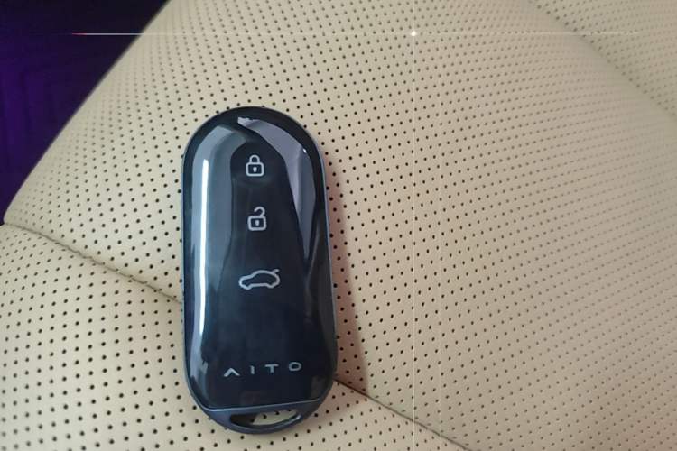 Used Hima AITO M7 2024 1.5T Intelligent Driving 4WD Max Edition 5 Seats Vehicle Key