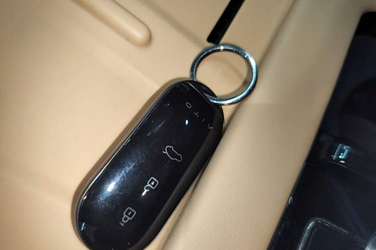 Used Hima AITO M7 2024 1.5T Rear-Drive Plus Version 5 Seats Vehicle Key