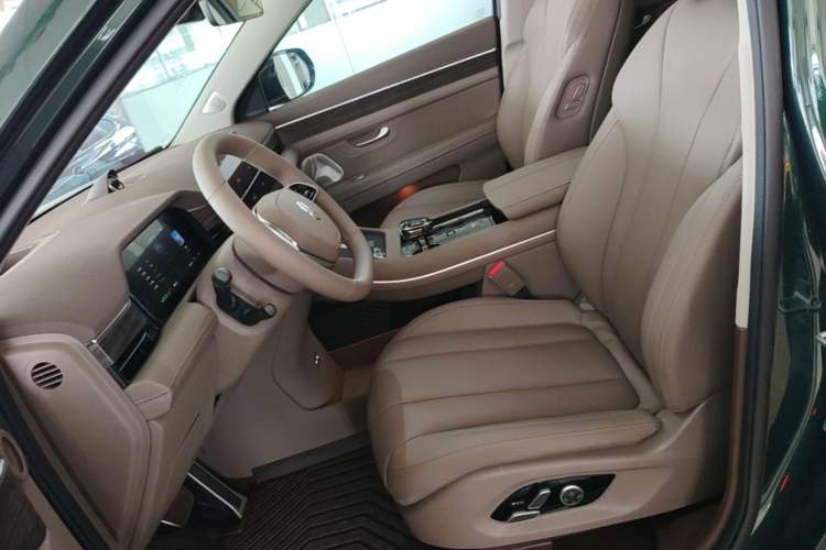 Used Hima AITO M7 2024 1.5T Intelligent Drive Rear-Drive Ultra Version 5 Seats Left Front Seat