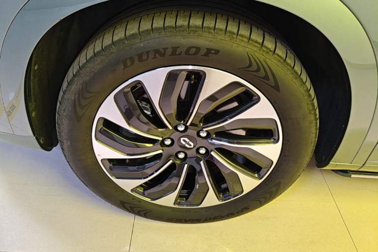 Used Hima AITO M7 2024 1.5T Rear-Drive Plus Version 5 Seats Left Front Wheel Hub