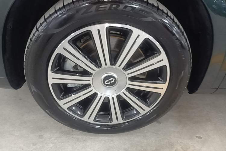 Used Hima AITO M7 2024 1.5T Intelligent Driving Rear-Drive Pro Version 5 Seats Left Front Wheel Hub