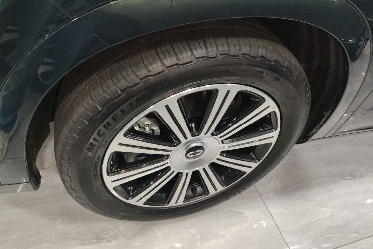 Used Hima AITO M7 2024 1.5T Intelligent Driving Rear-Drive Pro Version 5 Seats Left Front Wheel Hub