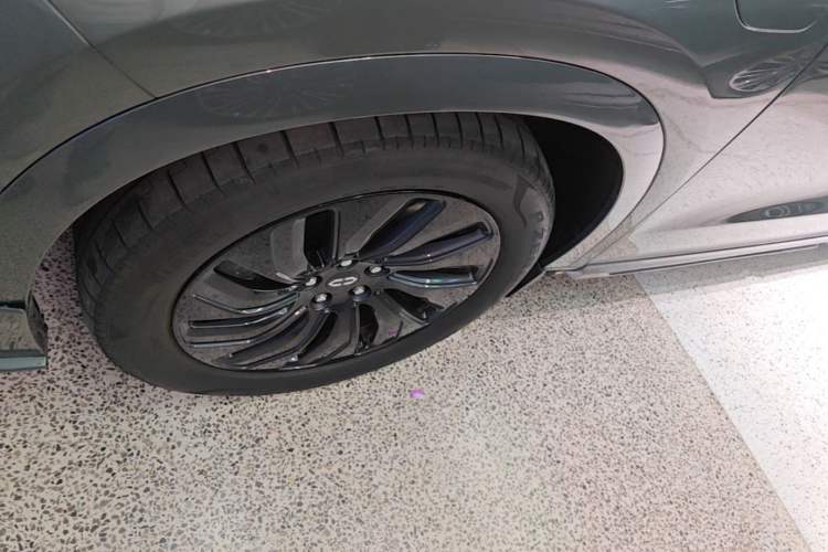 Used Hima AITO M7 2024 1.5T Intelligent Driving 4WD Max Edition 5 Seats Left Front Wheel Hub