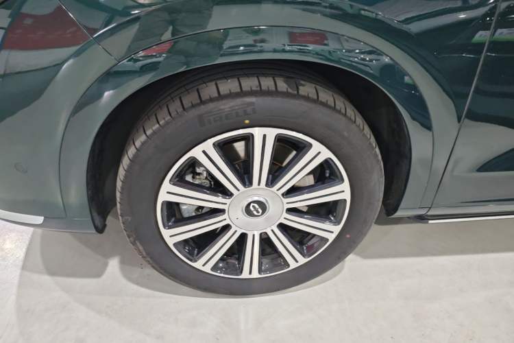 Used Hima AITO M7 2024 1.5T Intelligent Drive Rear-Drive Ultra Version 5 Seats Left Front Wheel Hub