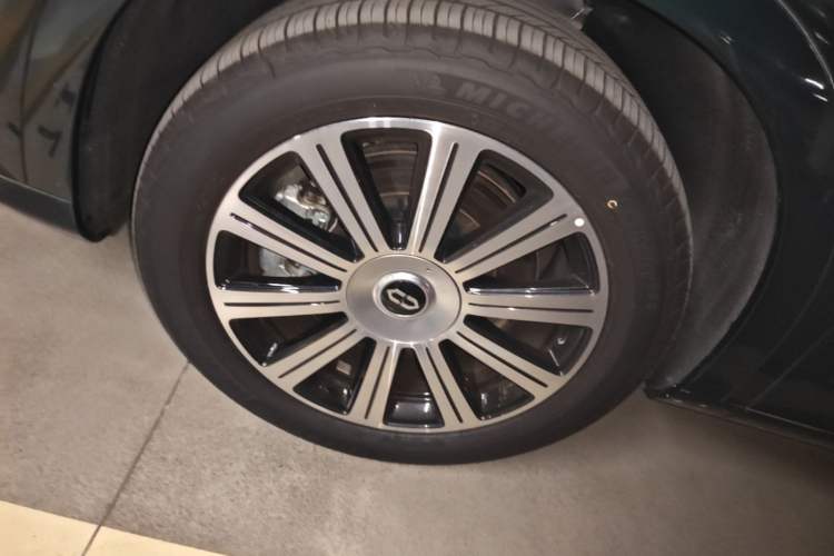 Used Hima AITO M7 2024 1.5T Intelligent Drive 4WD Ultra Version 5 Seats Left Front Wheel Hub