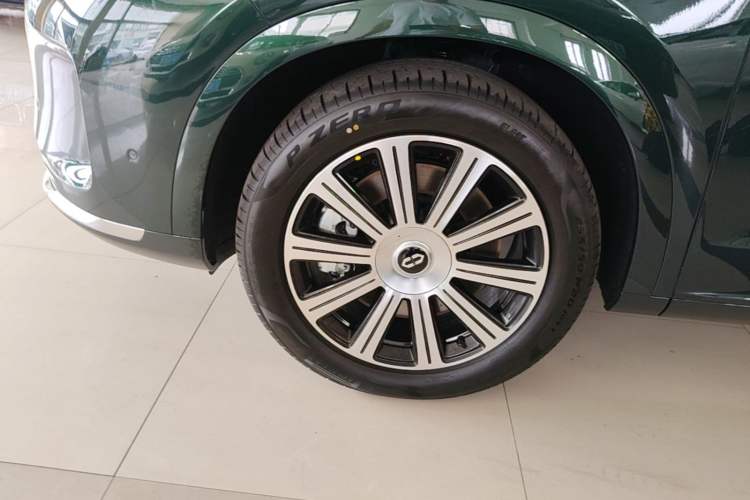 Used Hima AITO M7 2024 1.5T Intelligent Drive Rear-Drive Ultra Version 5 Seats Left Front Wheel Hub