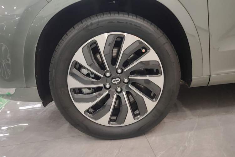 Used Hima AITO M7 2024 1.5T Intelligent Drive 4x4 Max Edition 6 Seats Left Front Wheel Hub