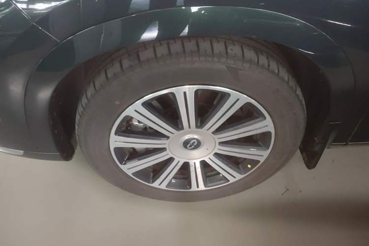 Used Hima AITO M7 2024 1.5T Intelligent Drive Rear-Drive Ultra Version 5 Seats Left Front Wheel Hub