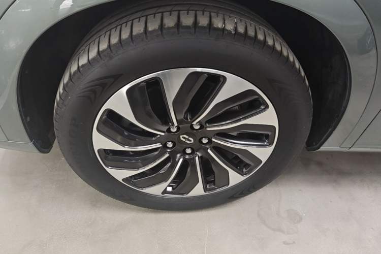 Used Hima AITO M7 2024 1.5T Rear-Drive Plus Version 5 Seats Left Front Wheel Hub