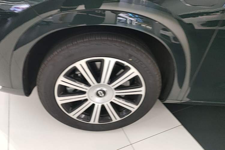 Used Hima AITO M7 2024 1.5T Intelligent Drive 4WD Ultra Version 5 Seats Left Front Wheel Hub