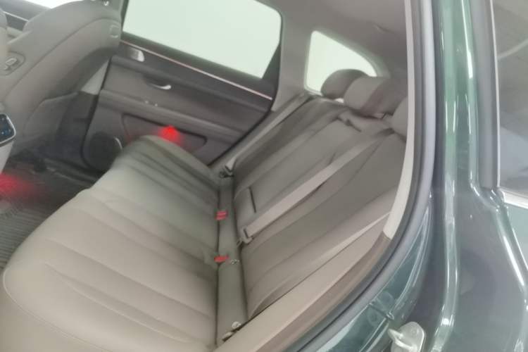 Used Hima AITO M7 2024 1.5T Intelligent Drive Rear-Drive Ultra Version 5 Seats Left Rear Seat