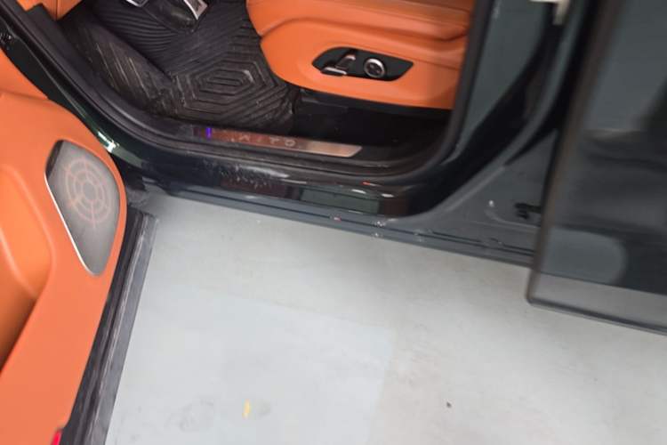 Used Hima AITO M7 2024 1.5T Intelligent Driving Rear-Drive Ultra Version 6 Seats Left Side Sill