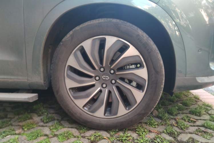 Used Hima AITO M7 2024 1.5T Intelligent Driving 4WD Max Edition 5 Seats Right Front Wheel Hub