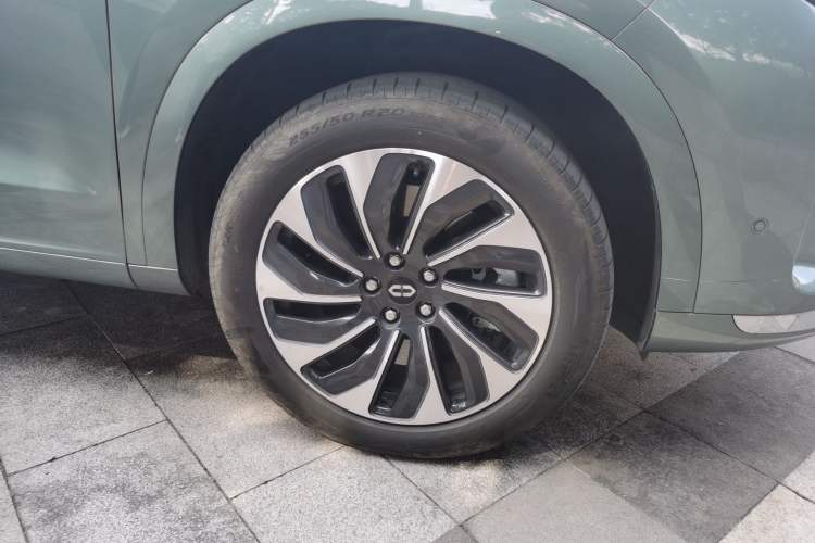 Used Hima AITO M7 2024 1.5T Intelligent Driving 4WD Max Edition 5 Seats Right Front Wheel Hub