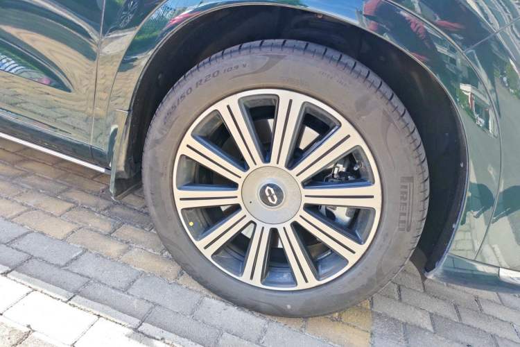 Used Hima AITO M7 2024 1.5T Intelligent Drive Rear-Drive Ultra Version 5 Seats Right Front Wheel Hub