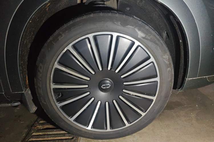 Used Hima AITO M7 2024 1.5T Intelligent Driving 4WD Max Edition 5 Seats Right Front Wheel Hub