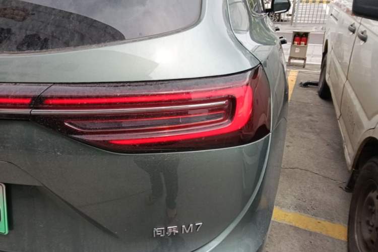 Used Hima AITO M7 2024 1.5T Rear-Drive Plus Version 5 Seats Right Rear Taillight
