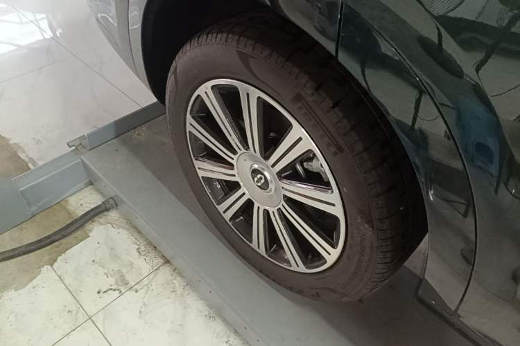 Used Hima AITO M7 2024 1.5T Intelligent Drive 4WD Ultra Version 5 Seats Right Rear Wheel Hub