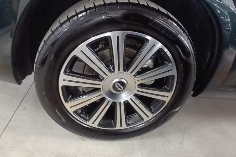 Used Hima AITO M7 2024 1.5T Intelligent Driving Rear-Drive Pro Version 5 Seats Right Rear Wheel Hub
